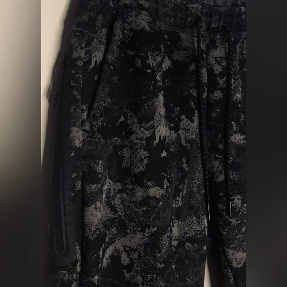 Nike Men’s Black and Gray Patterned Joggers, Medium, NWOT - Picture 7 of 16